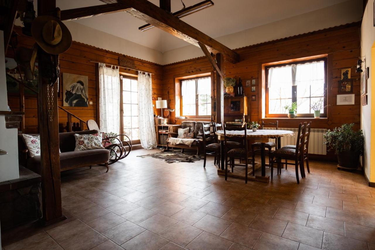 クラシチン Modryna Ranczo Bed & Breakfast エクステリア 写真